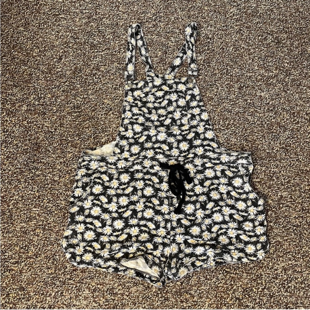 Wallflower Black and White Daisy Floral Overall Shorts